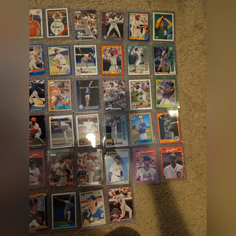 Lot of Baseball Cards - Picture 3 of 3